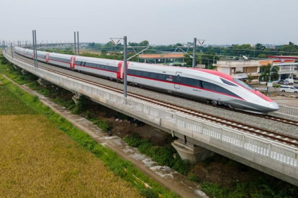 Menuju PIK 2, Penumpang Whoosh dari Stasiun Halim Kini Disediakan Shuttle Bus
