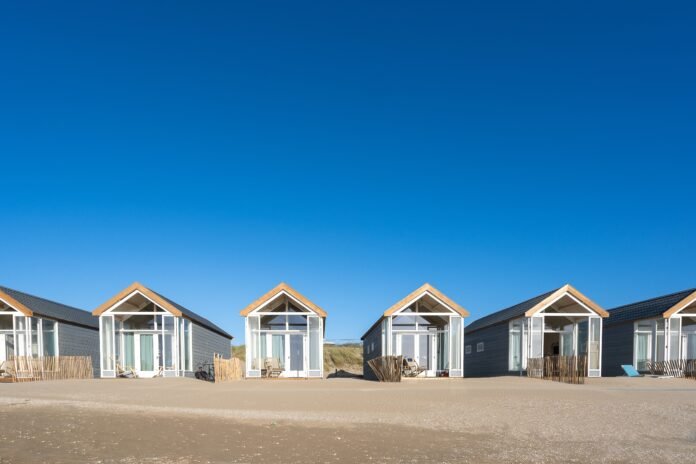 Beautiful shot of resting cabins on a sand beach REI Genjot Pembangunan 3.000 Rumah Subsidi hingga Akhir 2025