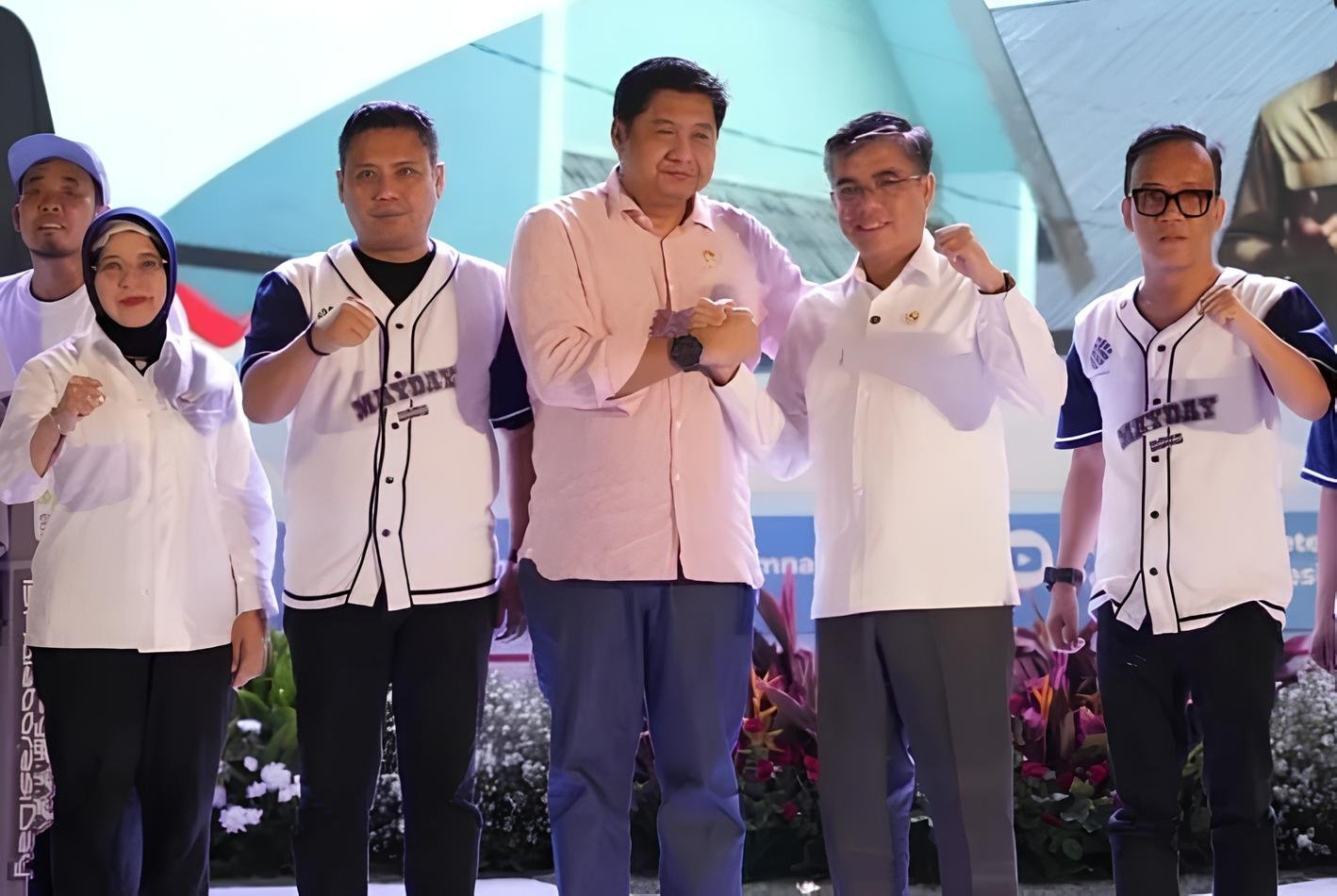 Peringati Hari Buruh, Menteri PKP Serahkan 100 Kunci Rumah Subsidi kepada Buruh