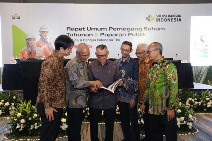 Direksi Solusi Bangun Indonesia (2) Bagikan Dividen Rp372,5 M, SBI Buktikan Resiliensi di Tengah Tantangan Industri