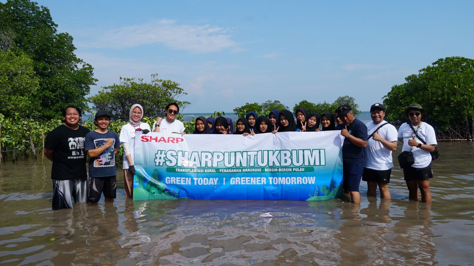 SHARP Tanam 5.500 Mangrove di Pulau Tunda