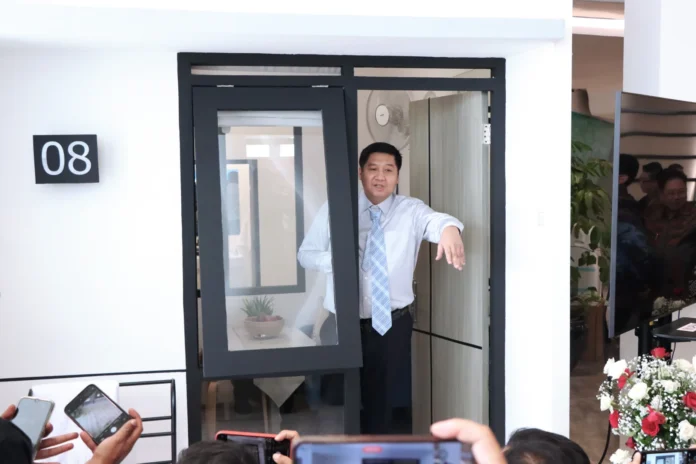 Menteri Perumahan dan Kawasan Permukiman (PKP) Maruarar Sirait meninjau langsung usulan konsep rumah subsidi yang diusung oleh Lippo Group. (Foto: Maruarar Sirait) Menteri Perumahan dan Kawasan Permukiman (PKP) Maruarar Sirait meninjau langsung usulan konsep rumah subsidi yang diusung oleh Lippo Group. (Foto: Maruarar Sirait)