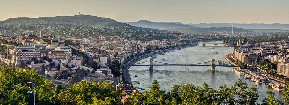 BUDAPEST: PERMATA DI TENGAH EROPA