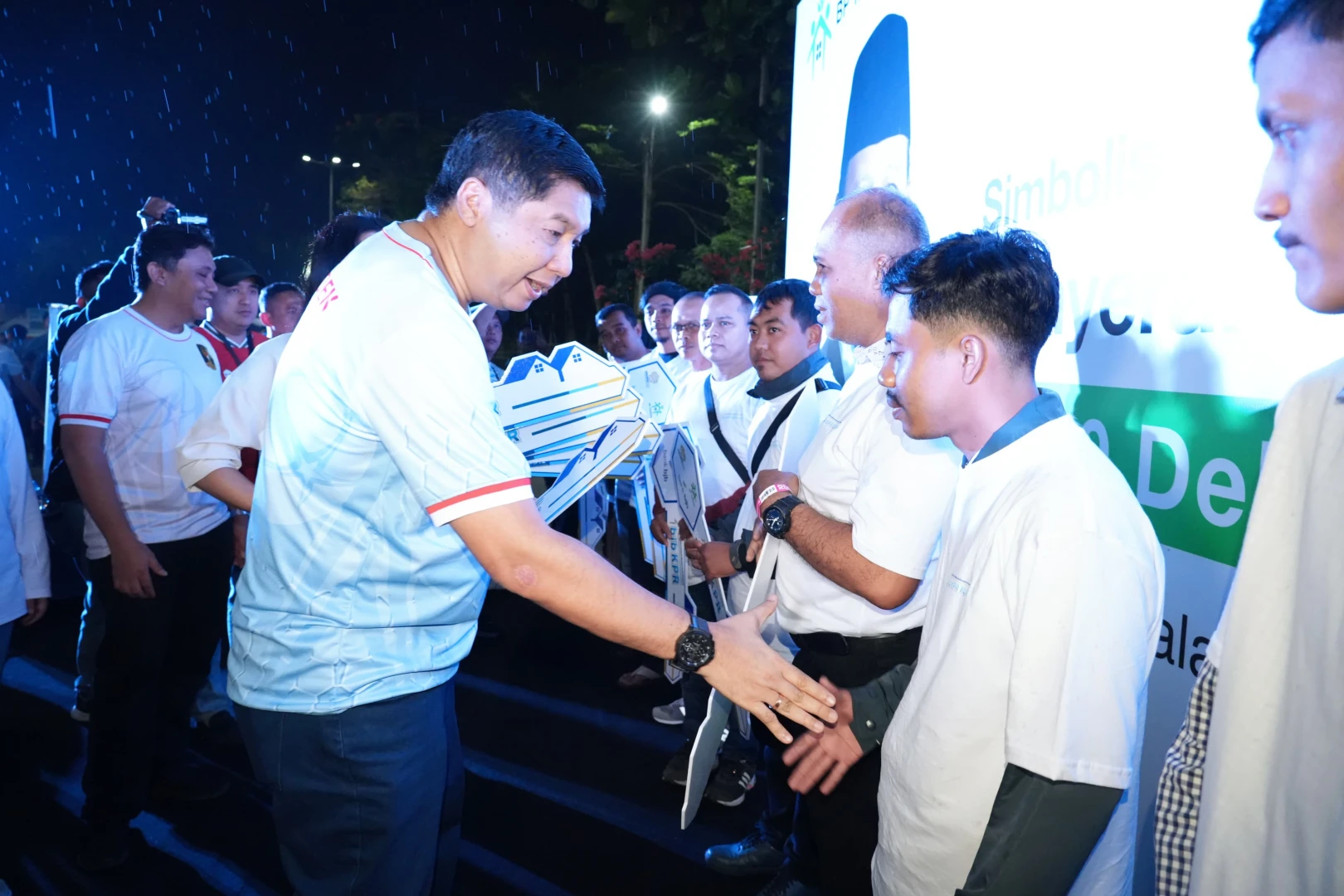 Penyerahan 100 Kunci Rumah Subsidi KPR FLPP oleh Menteri PKP dan Bank BJB Digelar di Bandung