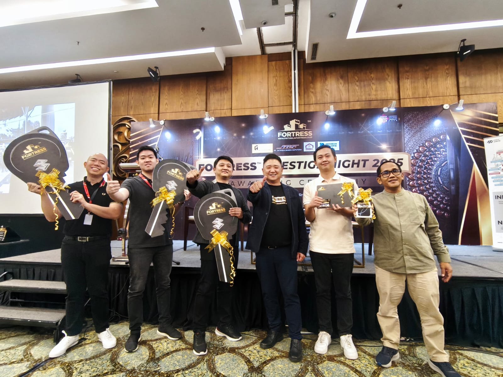 Bisnis Pintu Baja Fortress Terus Tumbuh, JBS Perkasa Beri Penghargaan Kepada Mitra Toko Terbaik