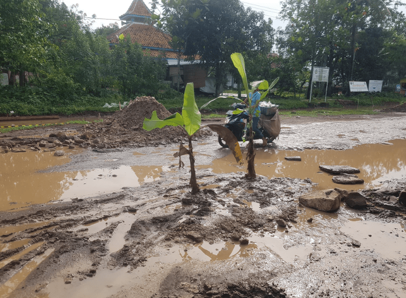 Maksimalkan Kesejahteraan, Pemerintah Targetkan Perbaikan Jalan Daerah Dimulai Awal Kuartal Maksimalkan Kesejahteraan, Pemerintah Targetkan Perbaikan Jalan Daerah Dimulai Awal Kuartal III