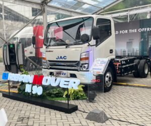 JAC UrbanMover N90 (Foto: Property and The City)