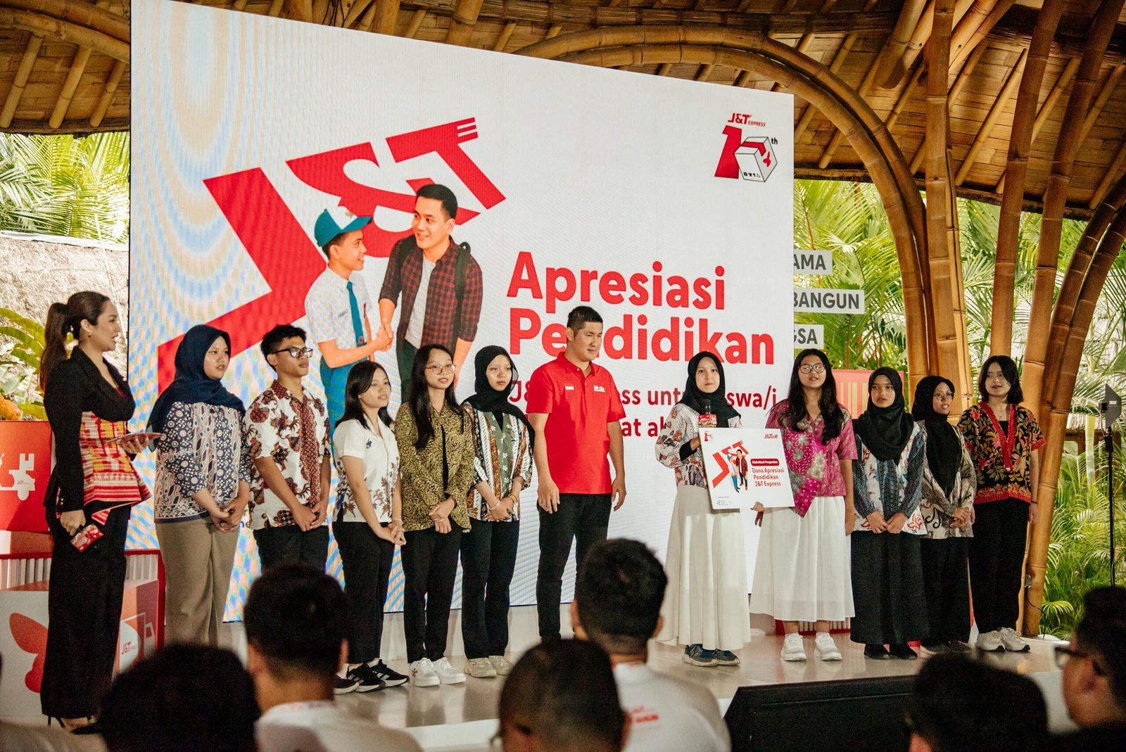 Merayakan 10 Tahun J&T Express dengan Semangat Bersama Membangun Bangsa