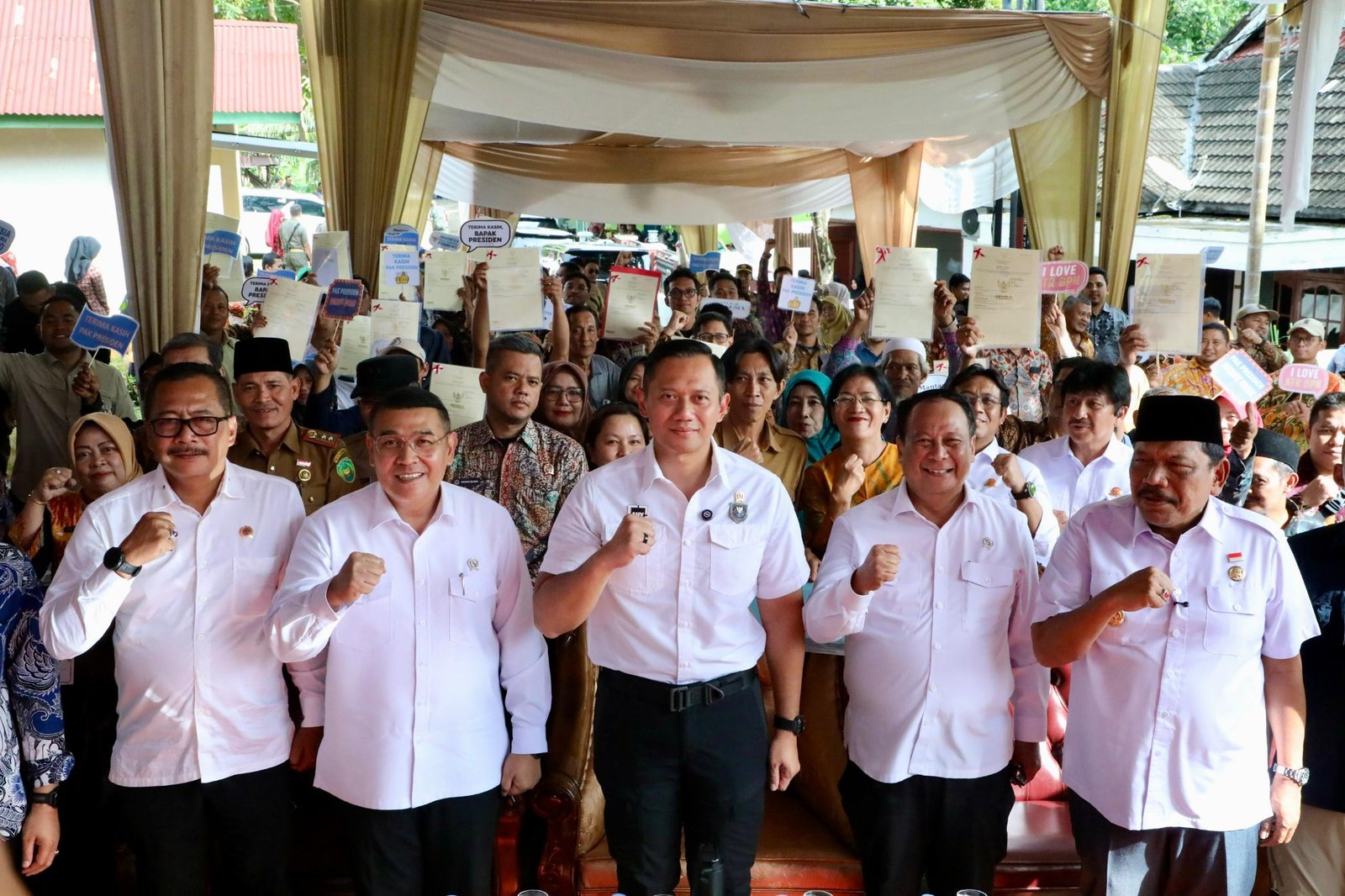 AHY Serahkan Sertifikat Tanah Warga Bengkulu, Pastikan Perlindungan dari Mafia Tanah
