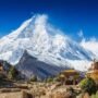 NEPAL Ketika Himalaya Membuka Tirai