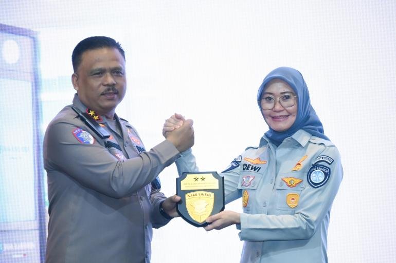 jasa-raharja-gandeng-korlantas-polri-edukasi-masyarakat-dalam-berlalu-lintas_280730.jpg