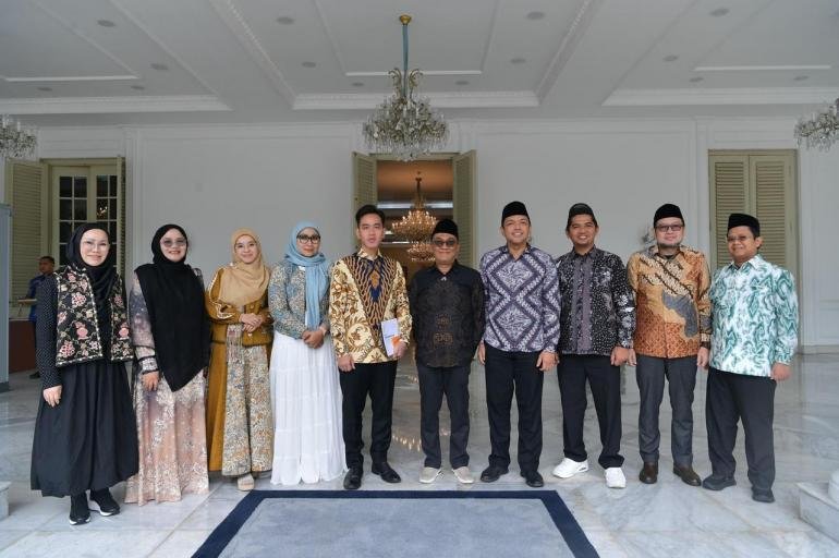 wapres-dukung-gerakan-ayo-mondok-cetak-santri-berdaya-saing-dan-melek-digital_281044.jpg