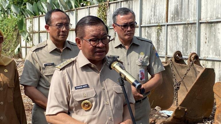 5-ribu-pohon-di-jakarta-sudah-tua-dan-rawan-tumbang_286946.jpeg