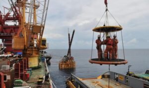 bahlil-gaspol-satu-tahun-sdm-esdm-melesat-rakyat-kebanjiran-kerja_286802.jpeg