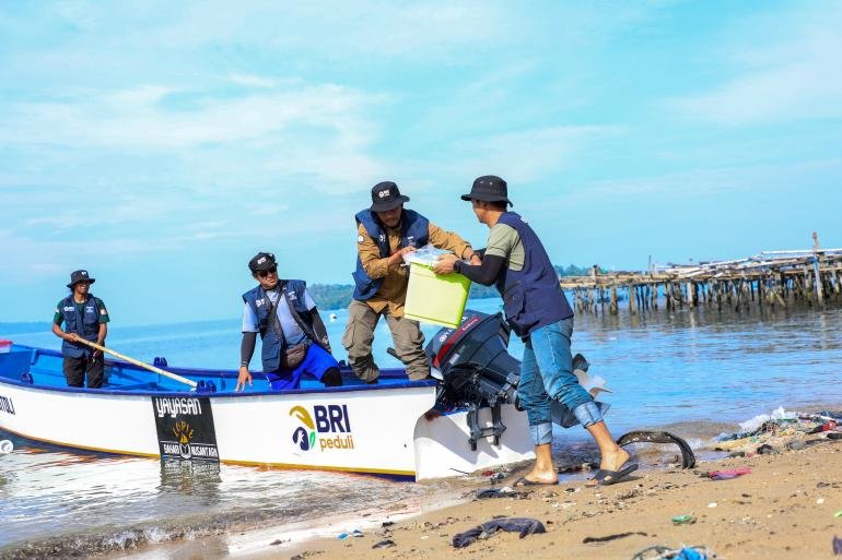 bri-peduli-salurkan-perahu-literasi-dorong-peningkatan-pendidikan-di-pesisir-tolitoli_286701.jpg