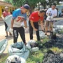 Bagi Perlengkapan Ibadah, Bersih-Bersih Kampung Hingga Panen Lele, Wujud Dukungan Paramount Petals untuk Kearifan Lokal