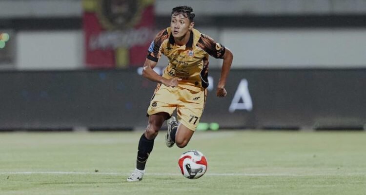 dony-tri-pamungkas-happy-persija-raih-kemenangan-di-pamekasan_286664.jpg