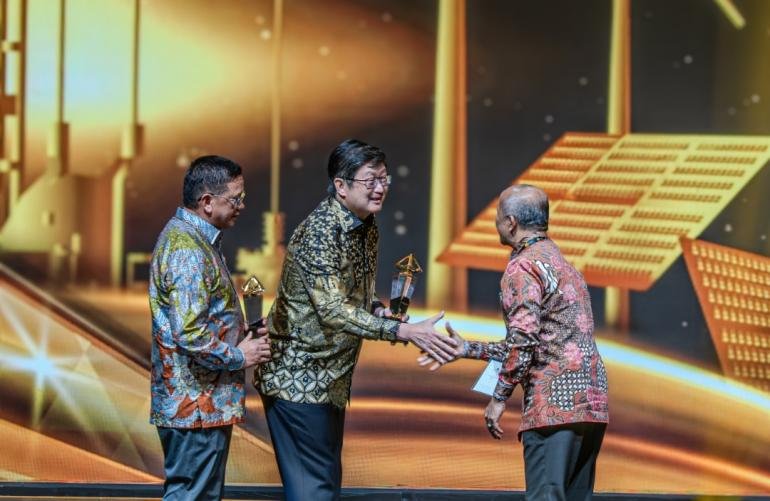harita-nickel-sabet-penghargaan-subroto-berkat-inovasi-pendidikan-dan-kesehatan_286739.jpg