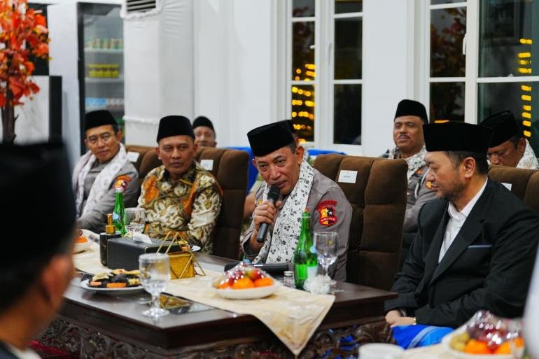 kapolri-silaturahmi-ke-ponpes-annur-malang-ajak-rawat-persatuan_287410.jpeg