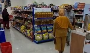 kopdes-merah-putih-metuk-suplai-gas-dan-beras-murah-untuk-warung-warga_286957.jpg