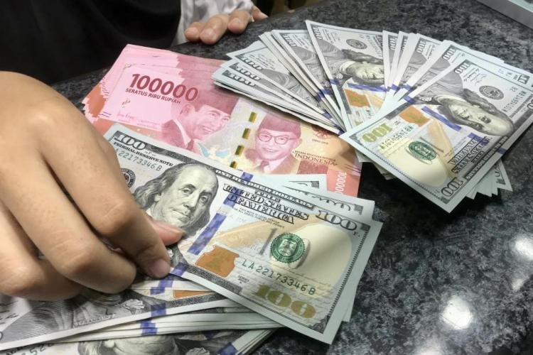rupiah-dibuka-menguat-008-persen-ke-level-rp-16608-per-dolar_287178.jpg