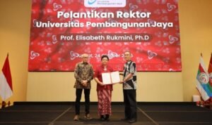 upj-lantik-prof-elisabeth-rukmini-jadirektor-dan-guru-besar_286714.jpg