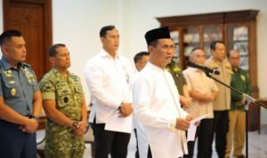 amran-segel-40-ton-beras-ilegal-di-batam-negara-harus-bertindak-cepat_290694.jpg