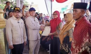 Pemerataan Pembangunan di Jateng, Pemerintah Serahkan 546 Sertifikat Hasil Konsolidasi Tanah